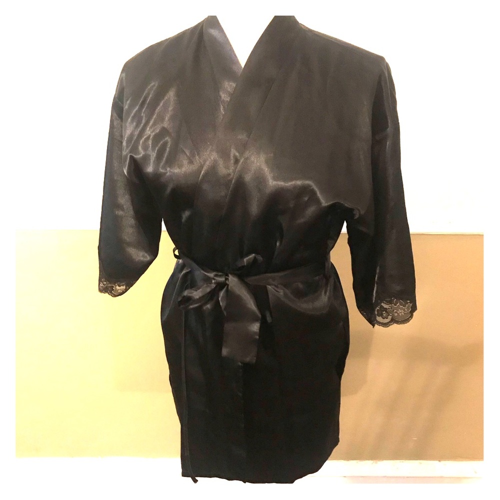 Black satin robe | xs | Frederick’s of Hollywood